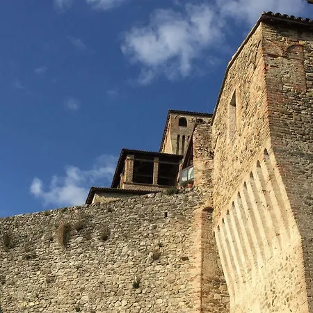 罗坎达德尔博尔戈酒店 Torrechiara